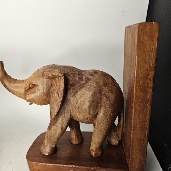 A pair‎ of wooden hand carved elephant bookends - Picture 4 of 10